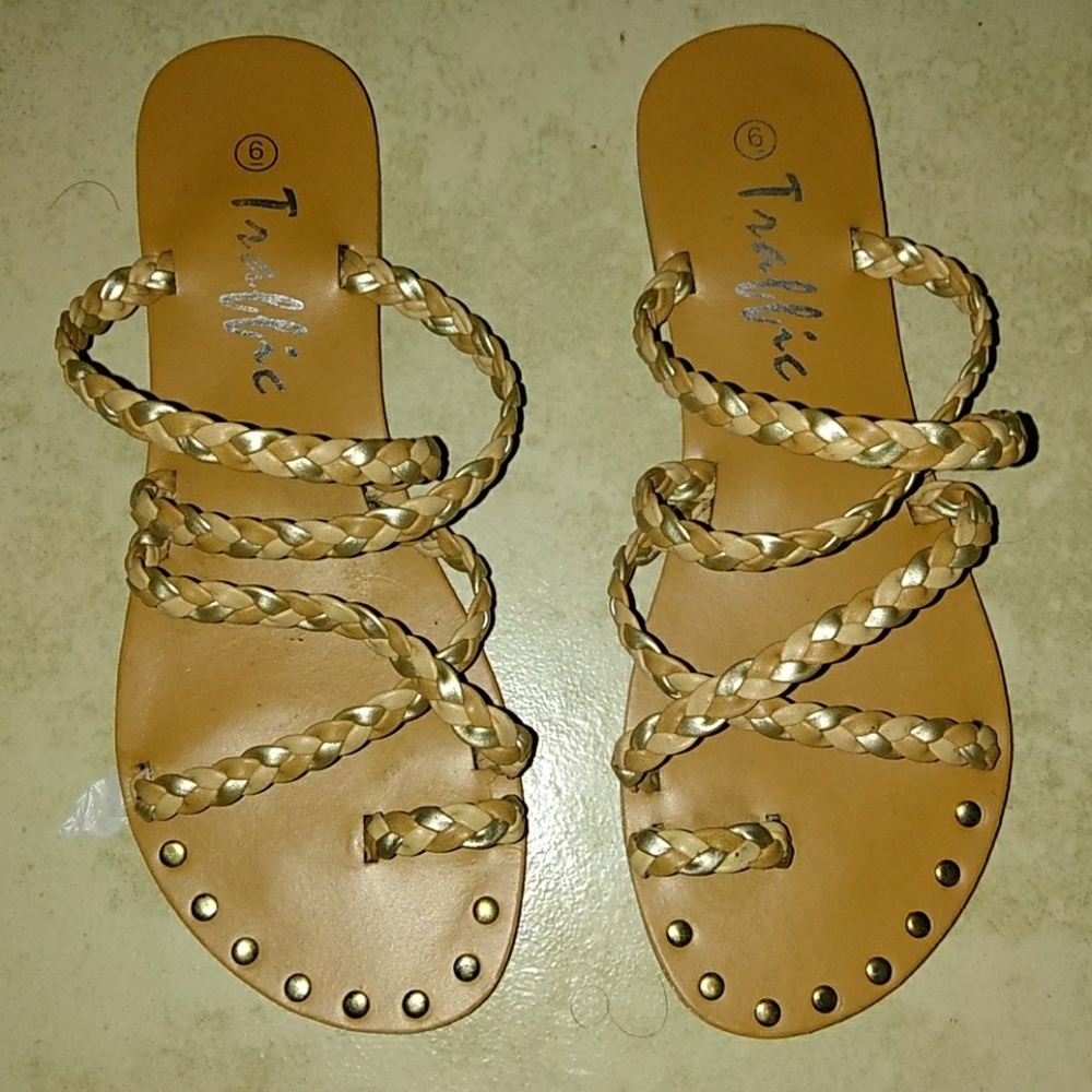 Traffic gold and silver and brownish color. Size 6